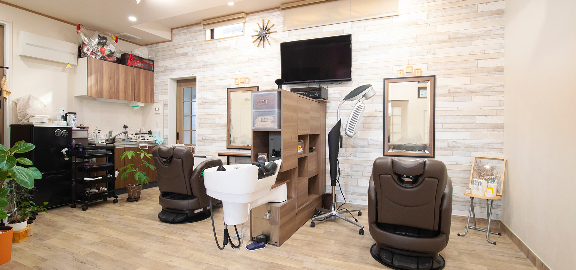 hair salon Cheerful